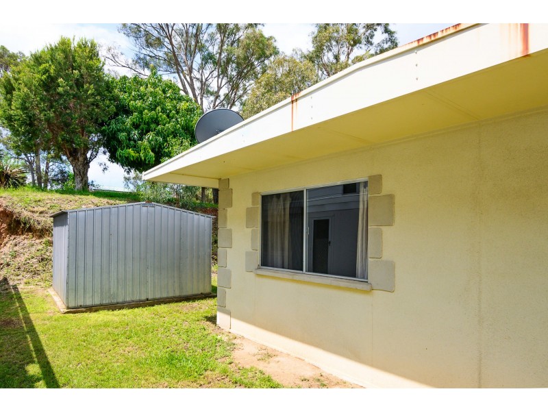 18 Ferguson Crescent, West Gladstone QLD 4680