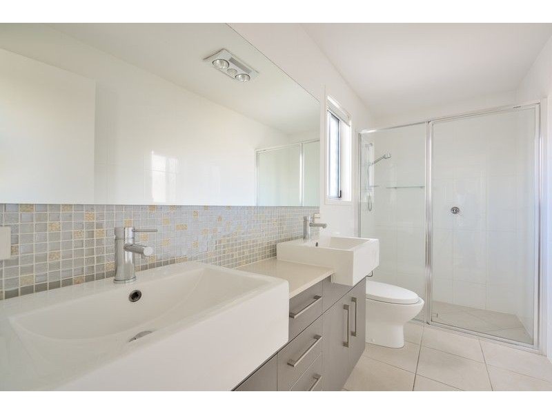 9 Iris Road, Kirkwood QLD 4680