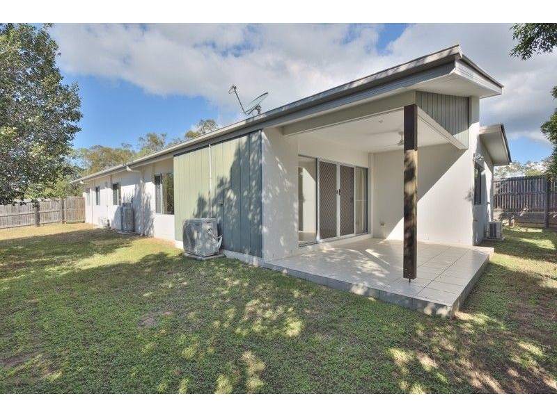 9 Iris Road, Kirkwood QLD 4680