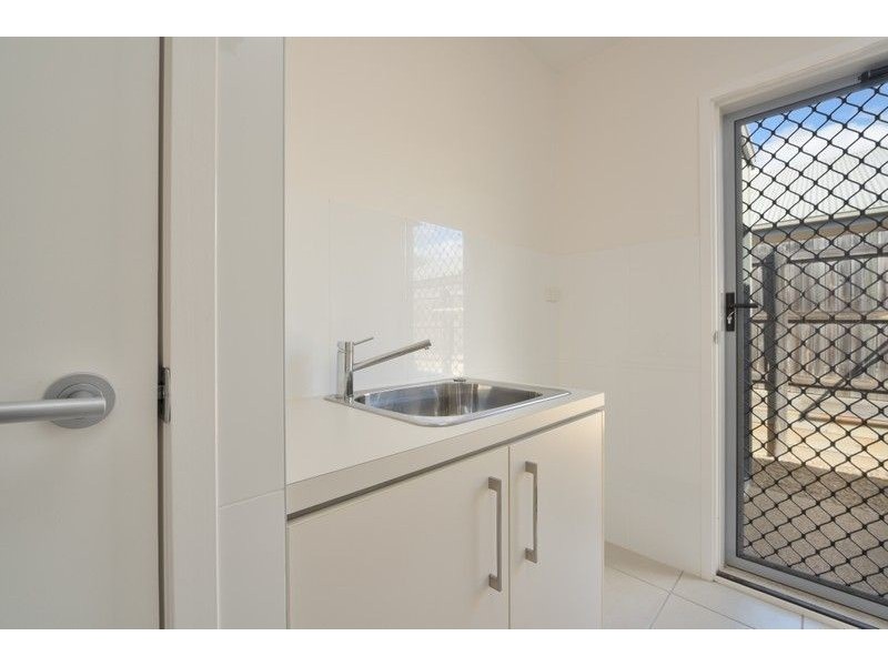 9 Iris Road, Kirkwood QLD 4680