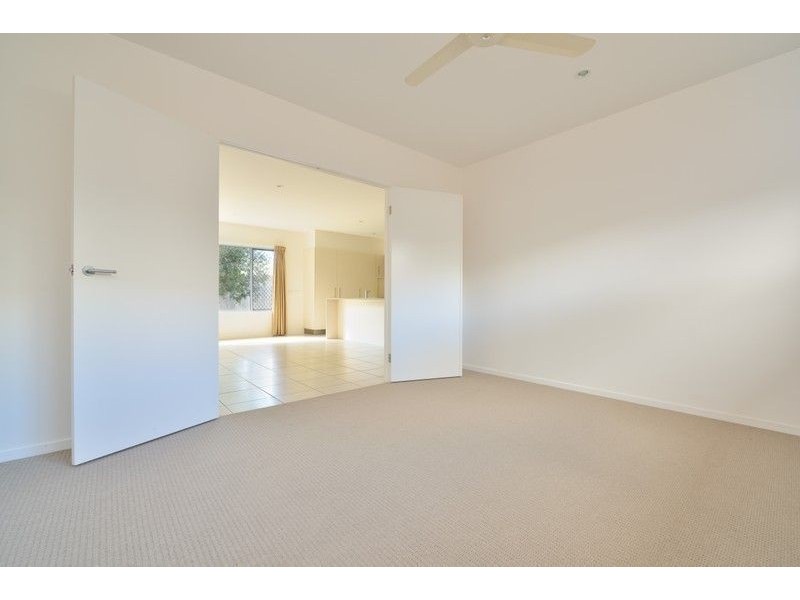 9 Iris Road, Kirkwood QLD 4680