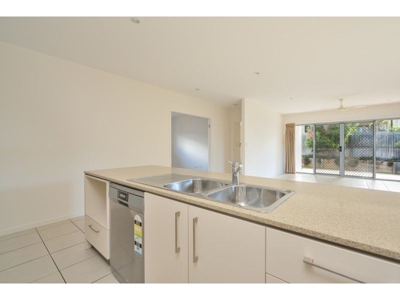 9 Iris Road, Kirkwood QLD 4680