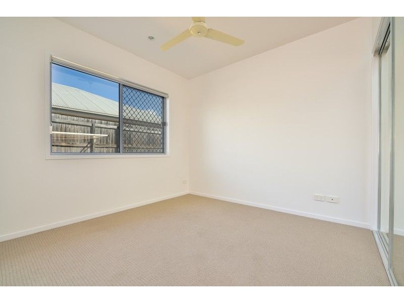 9 Iris Road, Kirkwood QLD 4680