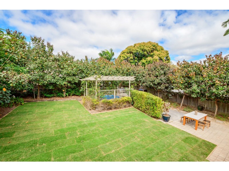 6 Ferris Street, Gladstone QLD 4680