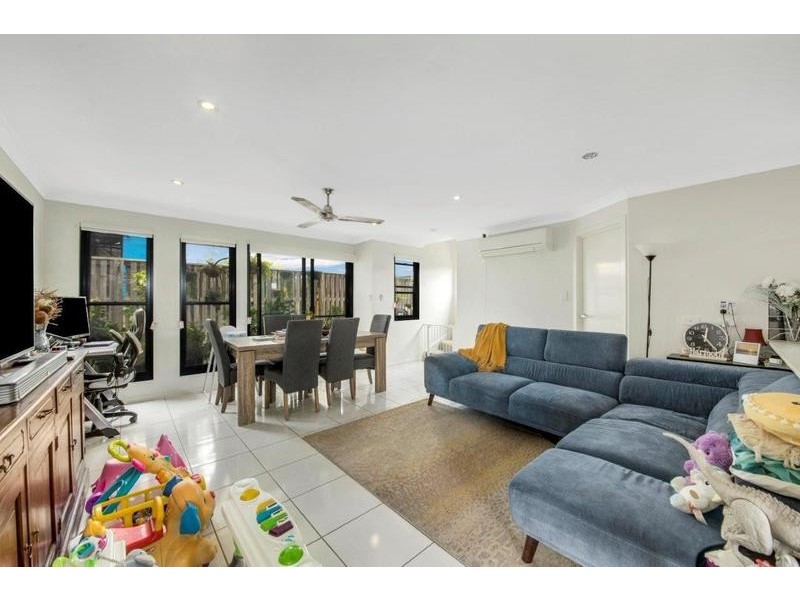 1/1 Wedgetail Road, Clinton QLD 4680