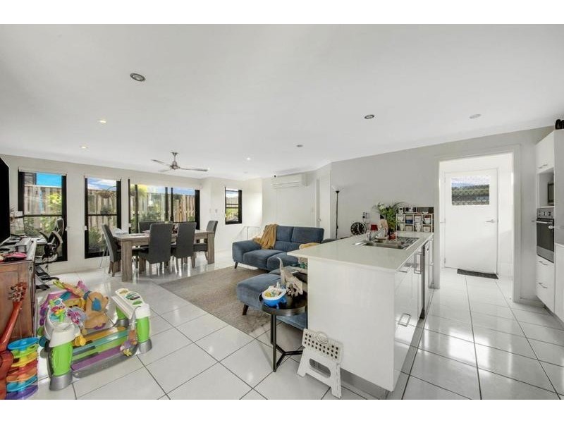 1/1 Wedgetail Road, Clinton QLD 4680