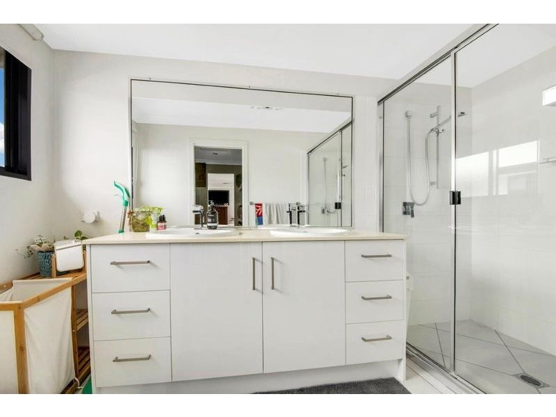 1/1 Wedgetail Road, Clinton QLD 4680