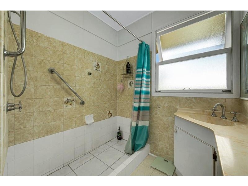 15 Coase Street, West Gladstone QLD 4680