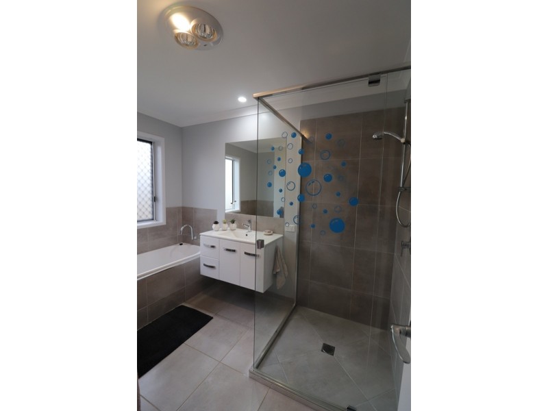 8 Jardine Crescent, Boyne Island QLD 4680