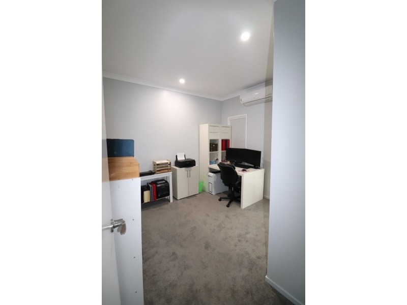 8 Jardine Crescent, Boyne Island QLD 4680