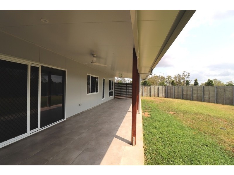 8 Jardine Crescent, Boyne Island QLD 4680