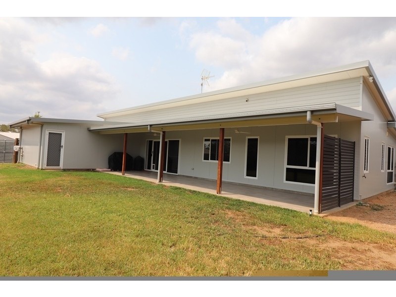 8 Jardine Crescent, Boyne Island QLD 4680