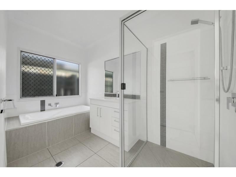 12 Sundowner Road, Clinton QLD 4680