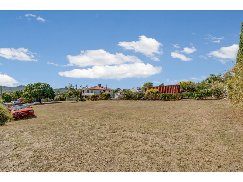 33 Gladstone Street, Mount Larcom QLD 4695