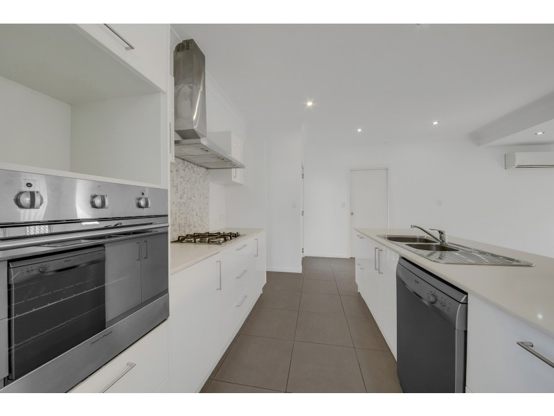 4/2 Harmony, Clinton QLD 4680
