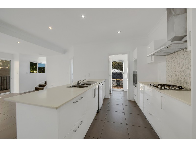 4/2 Harmony, Clinton QLD 4680