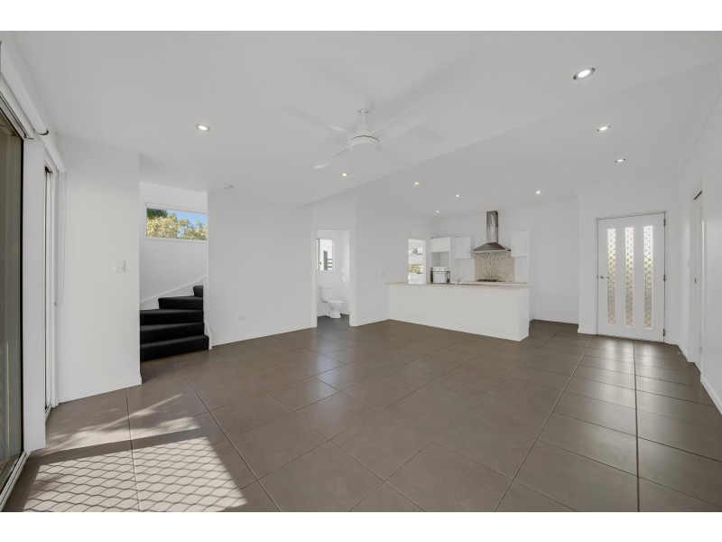 4/2 Harmony, Clinton QLD 4680