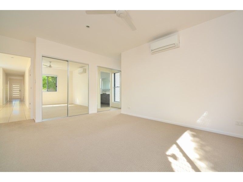 9 Iris Road, Kirkwood QLD 4680