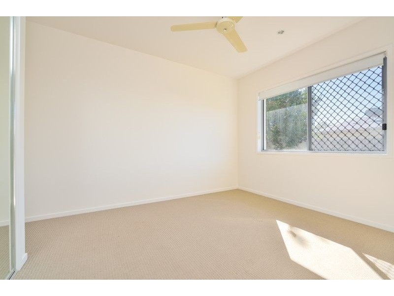 9 Iris Road, Kirkwood QLD 4680