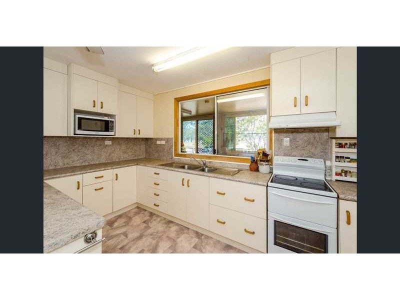 20 Rodds Bay Road, Iveragh QLD 4680