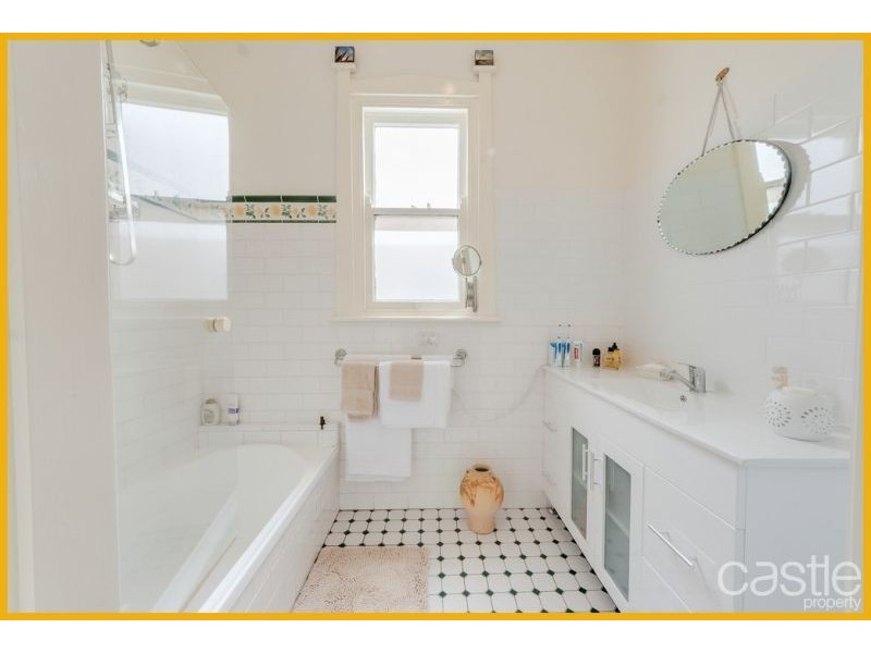 146 Lawson St, Hamilton NSW 2303