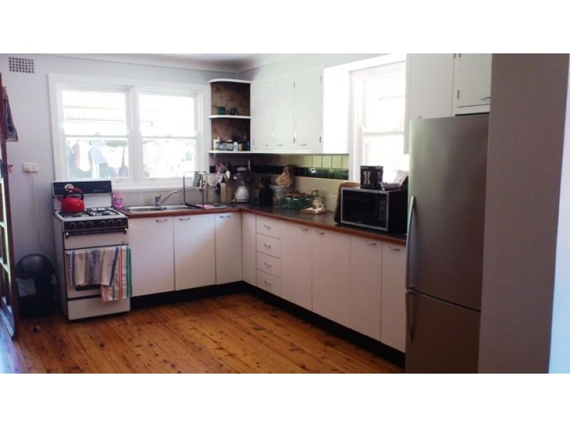 44 Kitchener Pde, Mayfield East NSW 2304