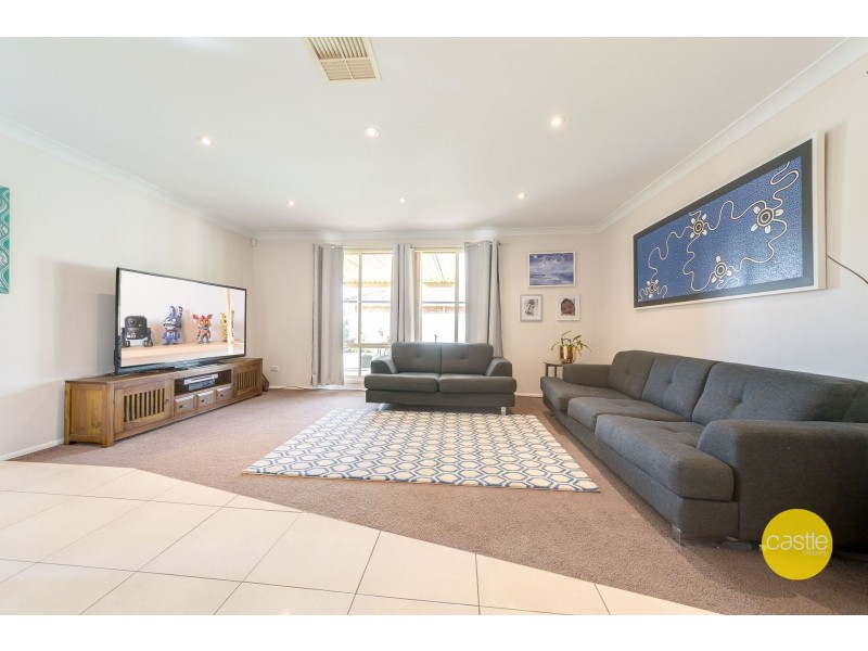 9 Glover Cres, Metford NSW 2323