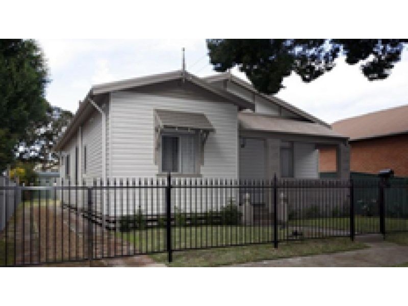 19 Kitchener Parade, Mayfield East NSW 2304