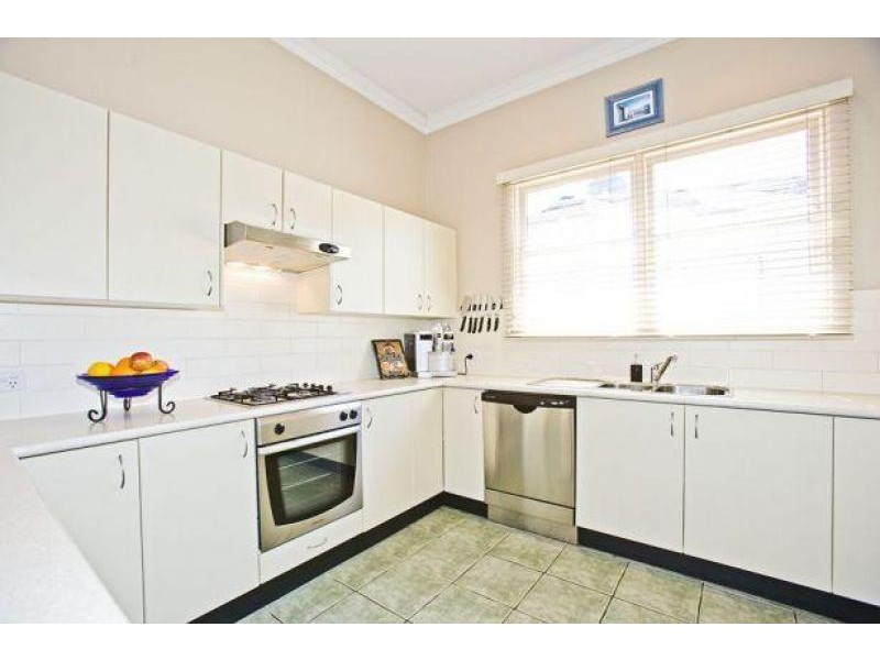 19 Kitchener Parade, Mayfield East NSW 2304