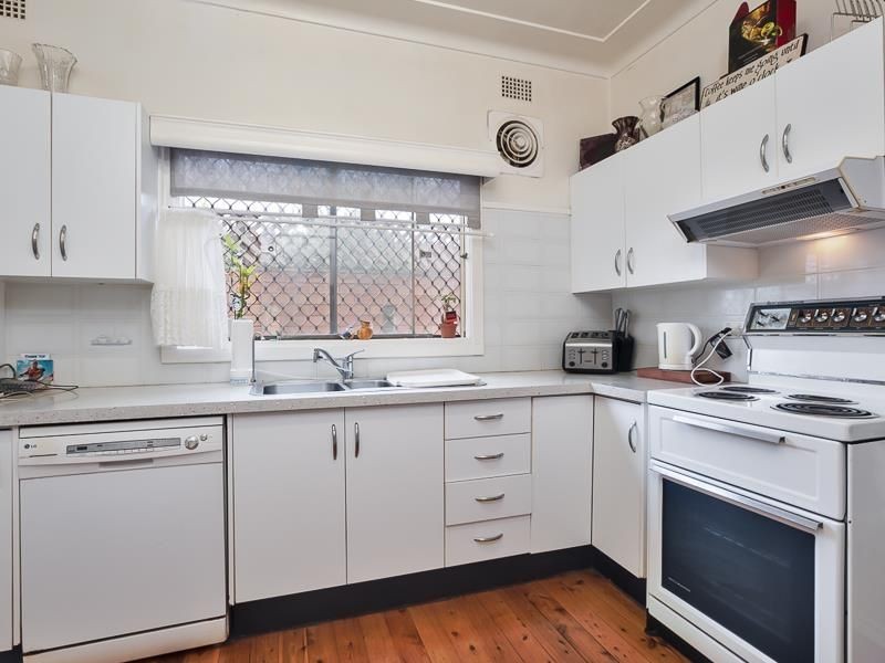 4 Denby St, Garden Suburb NSW 2289