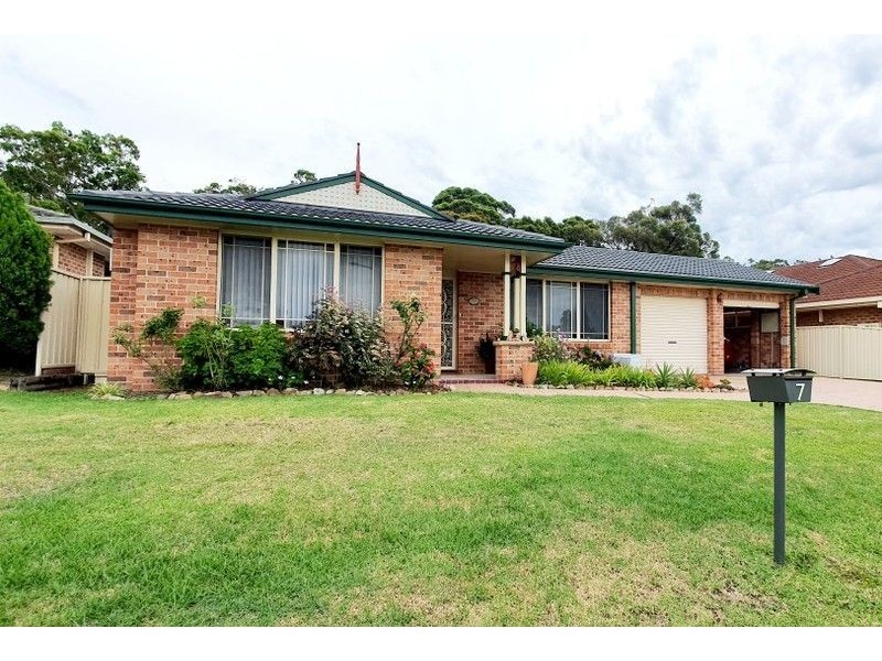 7 Gum Tree Court, Cameron Park NSW 2285