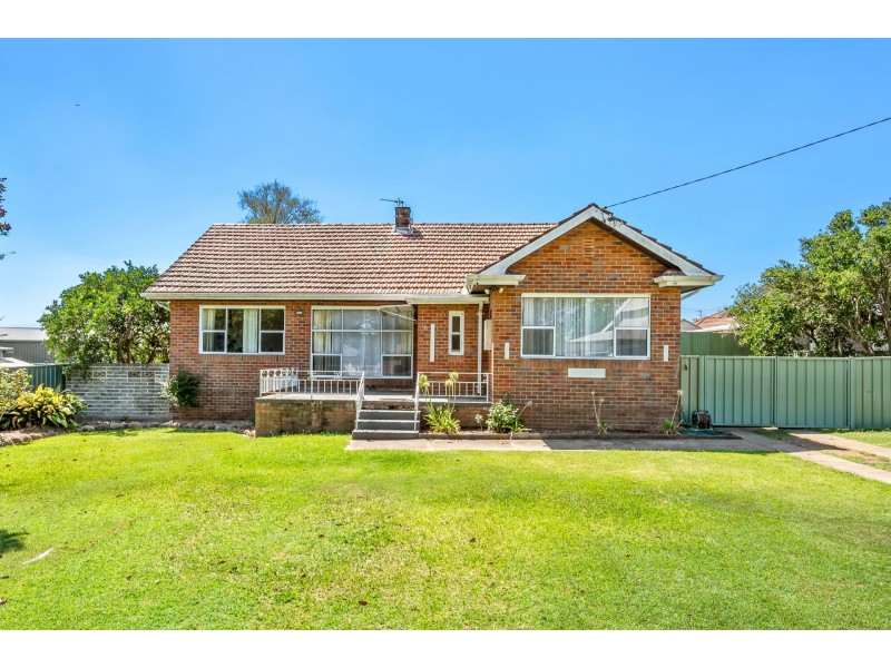 8 Kia-Ora St, Raymond Terrace NSW 2324