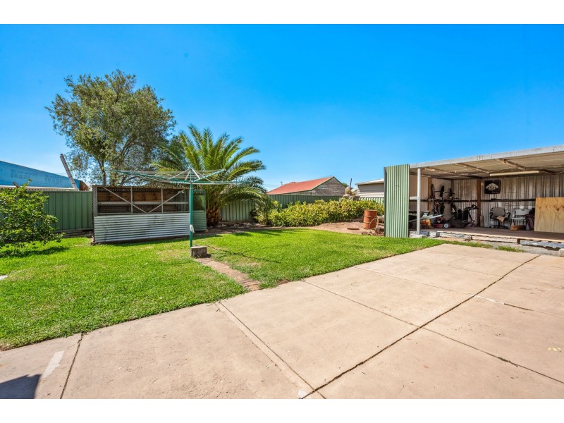 8 Kia-Ora St, Raymond Terrace NSW 2324