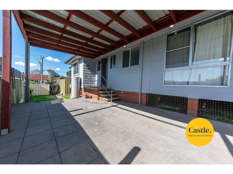 1 Berwick Cres, Maryland NSW 2287
