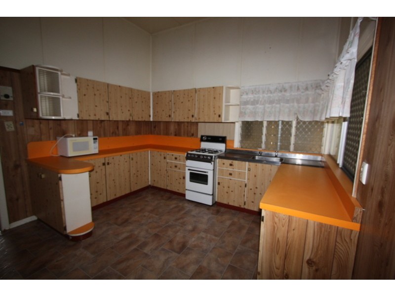 111 Hackett Terrace, Charters Towers QLD 4820