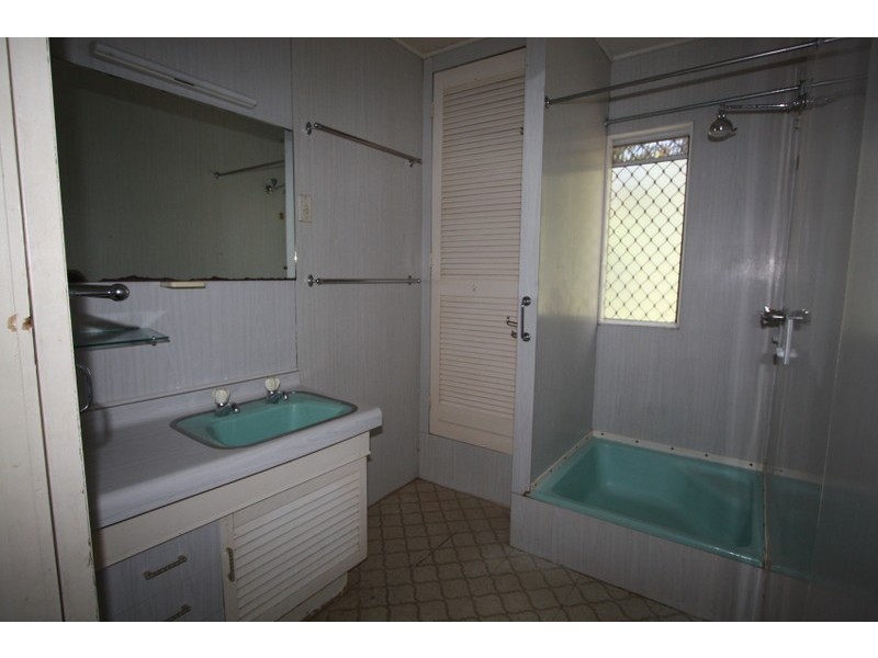 111 Hackett Terrace, Charters Towers QLD 4820