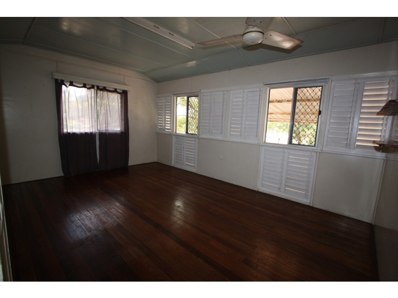 111 Hackett Terrace, Charters Towers QLD 4820