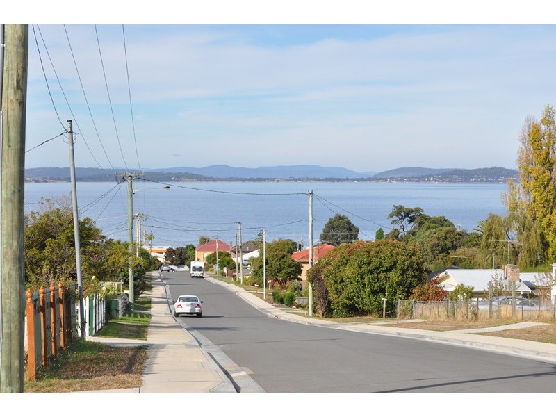 1  Myuna Road, Blackmans Bay TAS 7052