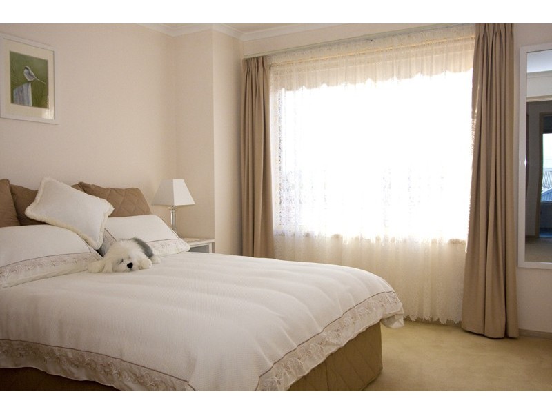 4 Honeyeater Crescent, Blaxland NSW 2774