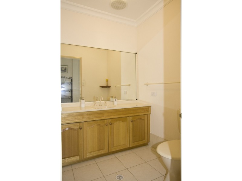 4 Honeyeater Crescent, Blaxland NSW 2774
