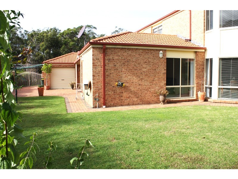 4 Honeyeater Crescent, Blaxland NSW 2774