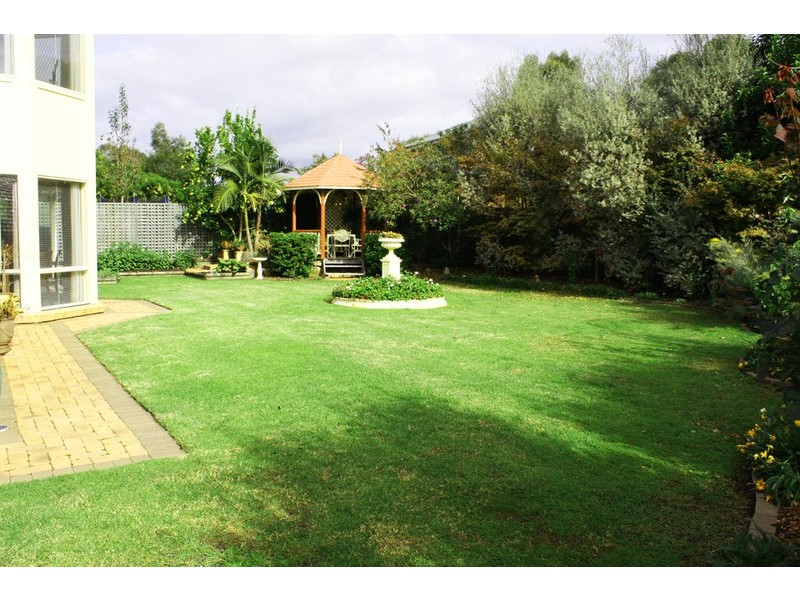 4 Honeyeater Crescent, Blaxland NSW 2774