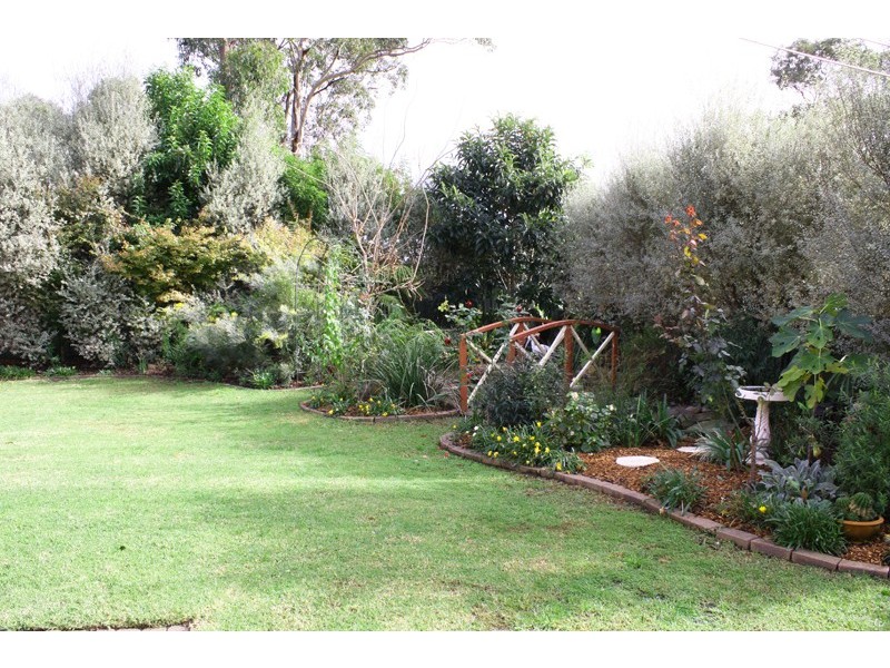 4 Honeyeater Crescent, Blaxland NSW 2774