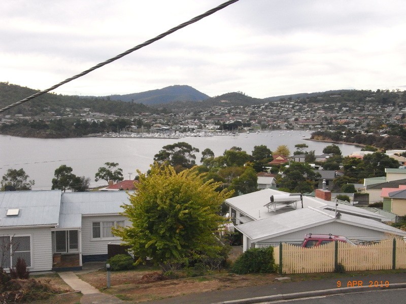 1/5 Chatsworth Street, Rose Bay TAS 7015