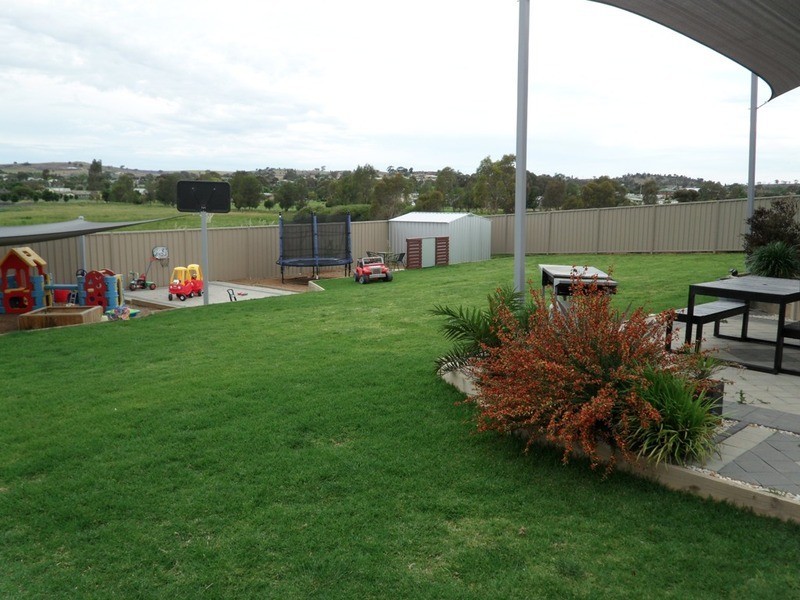 55 John Potts Drive, Junee NSW 2663