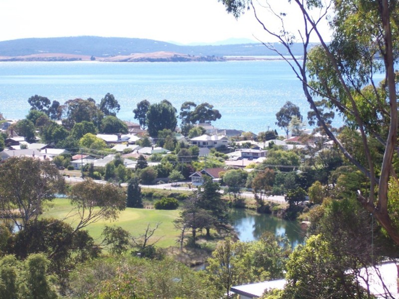 11 Roslyn Avenue, Kingston Beach TAS 7050