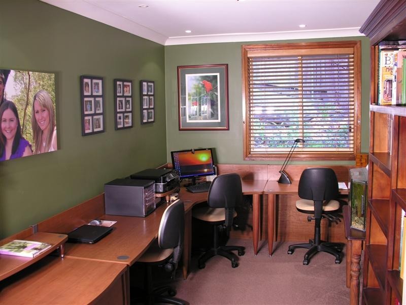 30 Warwick Close, Blaxland NSW 2774