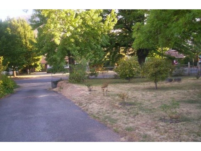 34 Delany Avenue, Bright VIC 3741