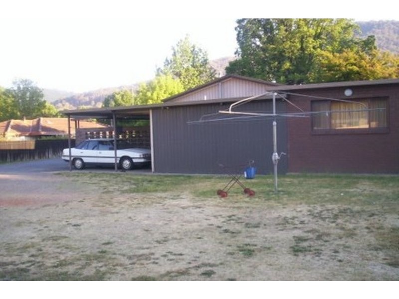 34 Delany Avenue, Bright VIC 3741