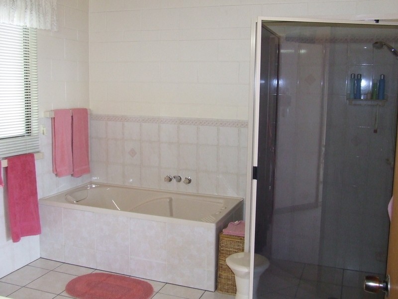 35 Gloucester Avenue, Hideaway Bay QLD 4800